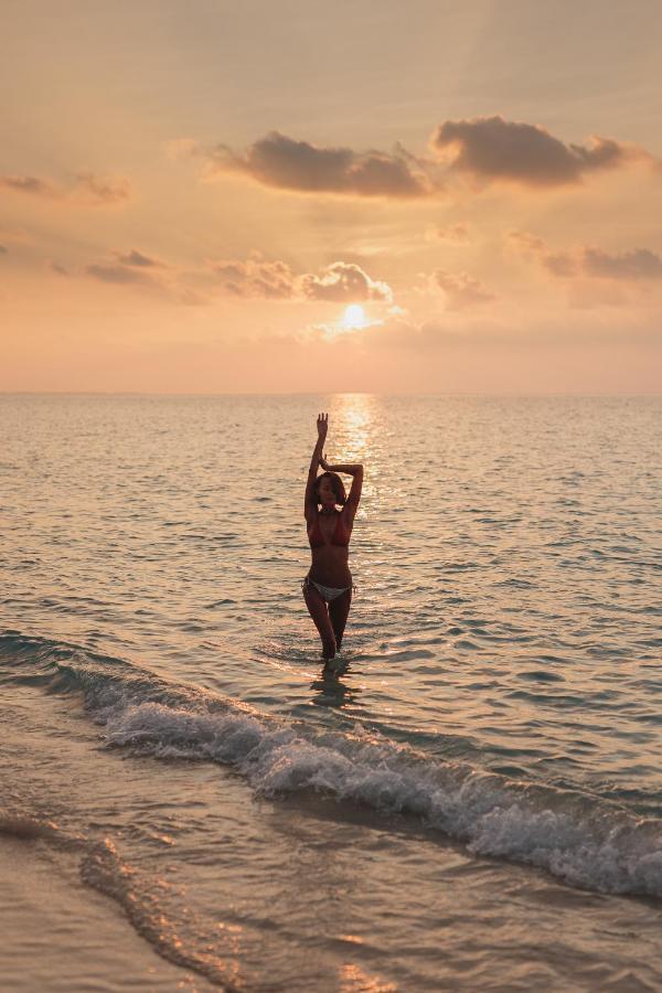 Sunrise By White Sand Dhigurah Dhigurah  Exterior foto