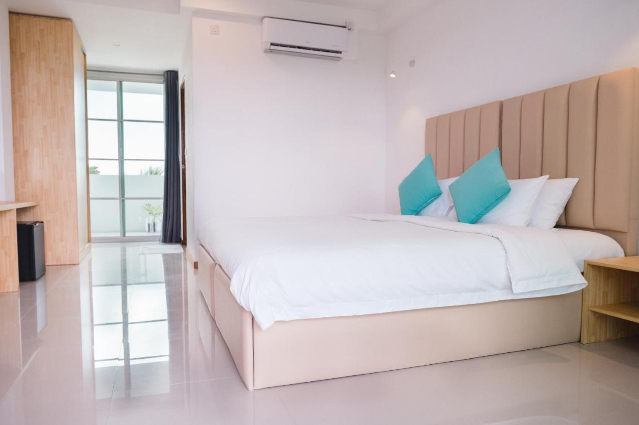 Sunrise By White Sand Dhigurah Dhigurah  Exterior foto
